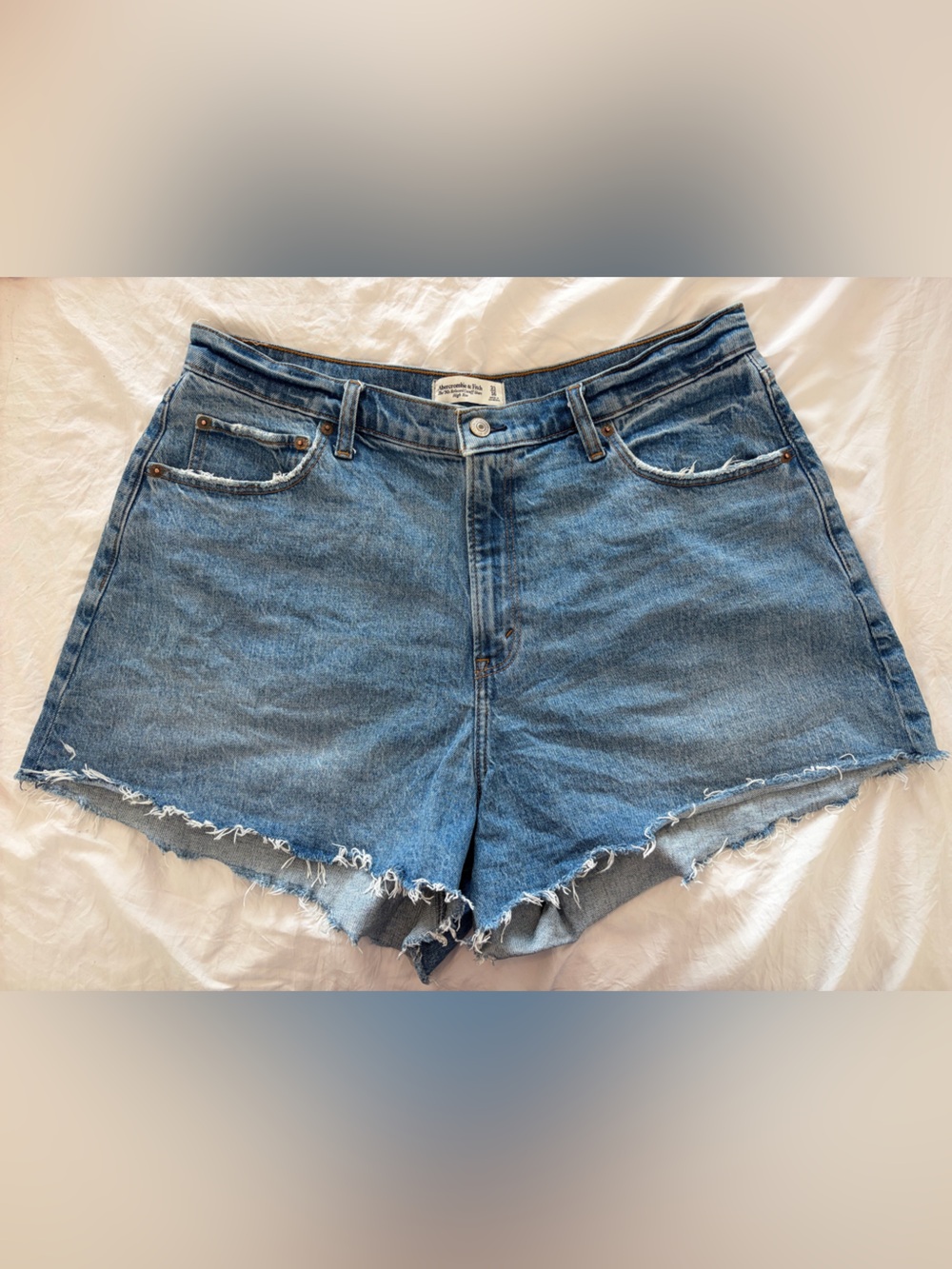 Abercrombie & Fitch The 90s Relaxed Cutoff Short High Rise Curve Love size 33/16